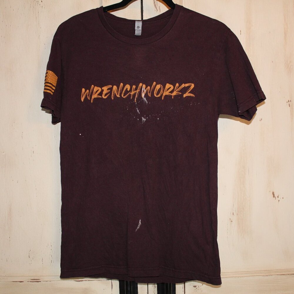 WrenchWorkz Graffiti T-shirt in OxBlood Red with American Flag on sleeve‎ mens S